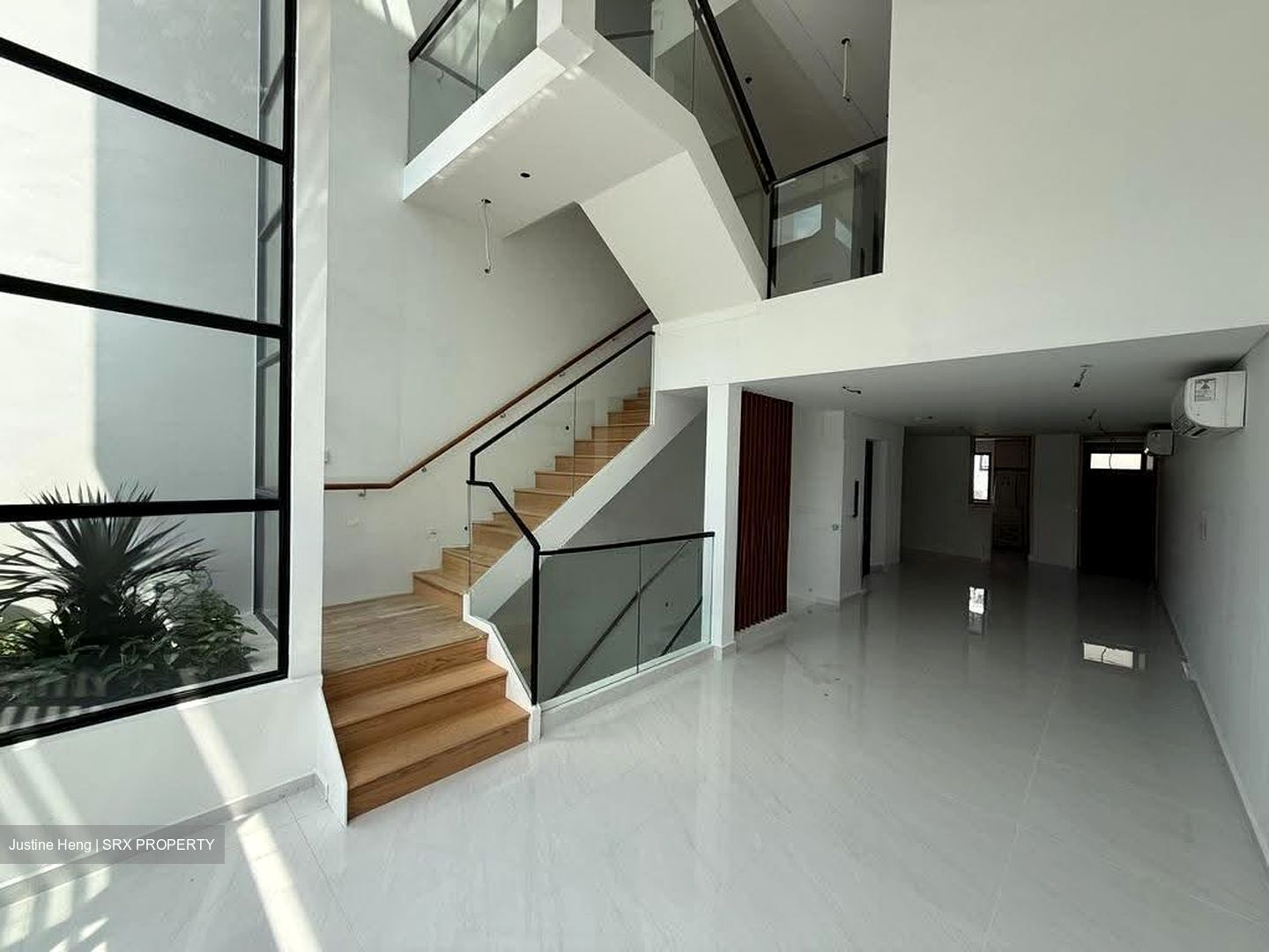 First Street (D15), Terrace #637374031